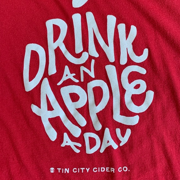 Vintage Red t-shirt graphic - Picture 2 of 4